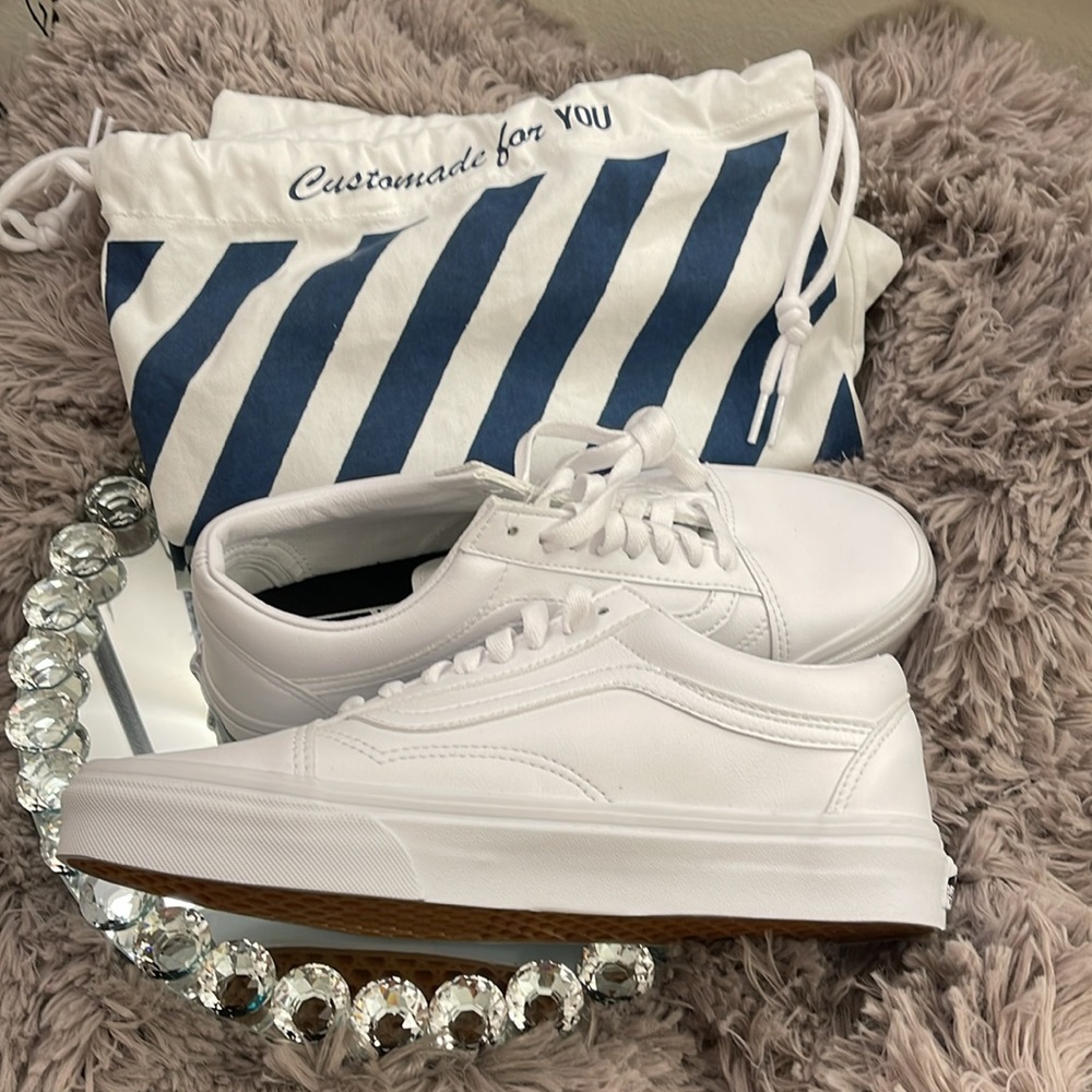 Vans Customs white real leather old skool sneaker Brand new/never worn size 8.5